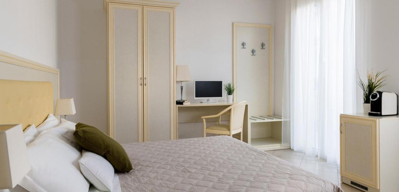 Residence Suite Smeraldo 리치오네 외부 사진