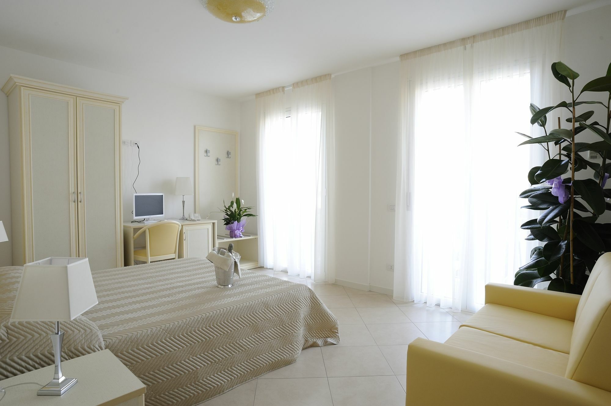 Residence Suite Smeraldo 리치오네 외부 사진